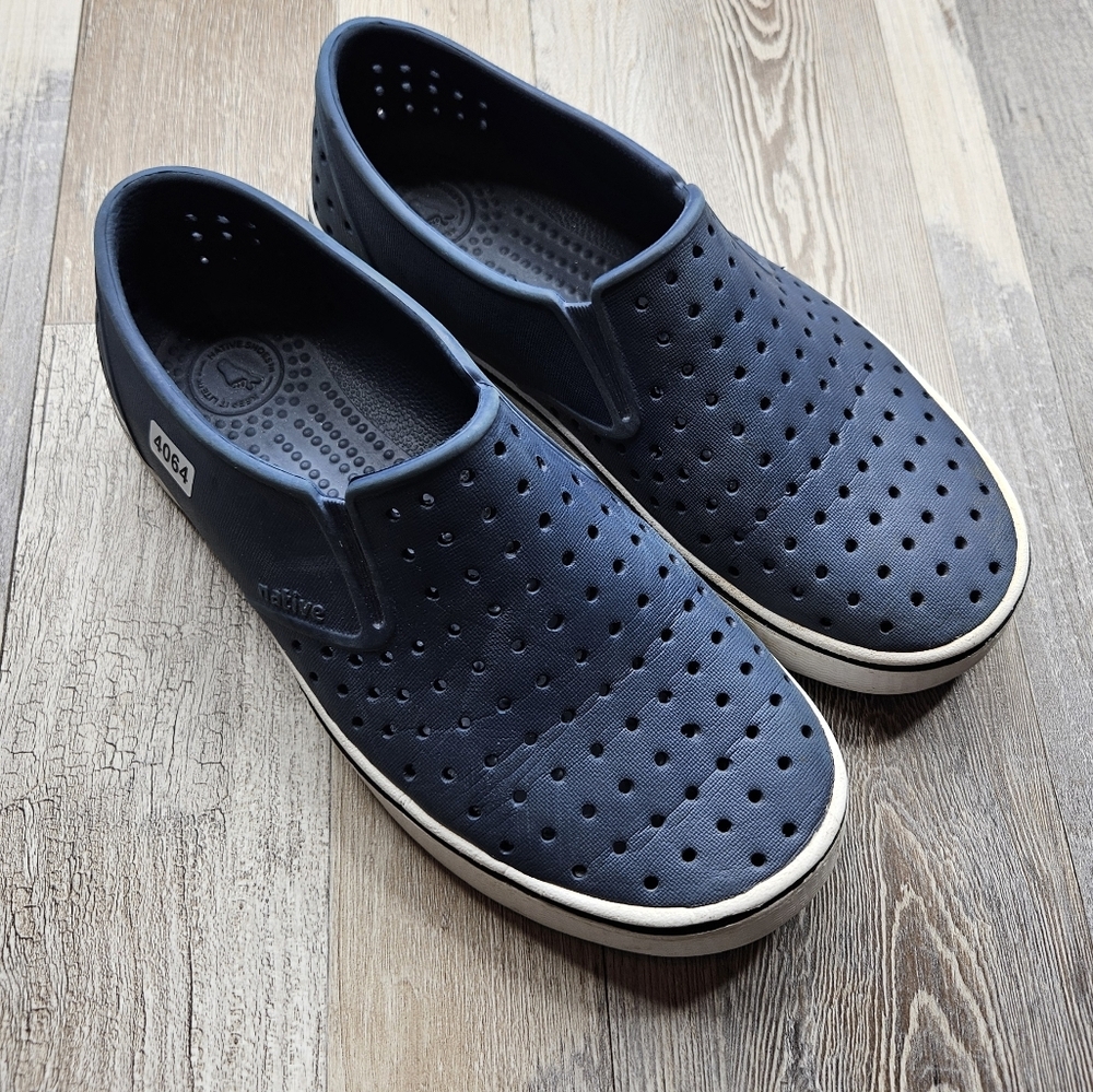 Native Shoes Miles style slip on sneakers Navy Blue M4 W6